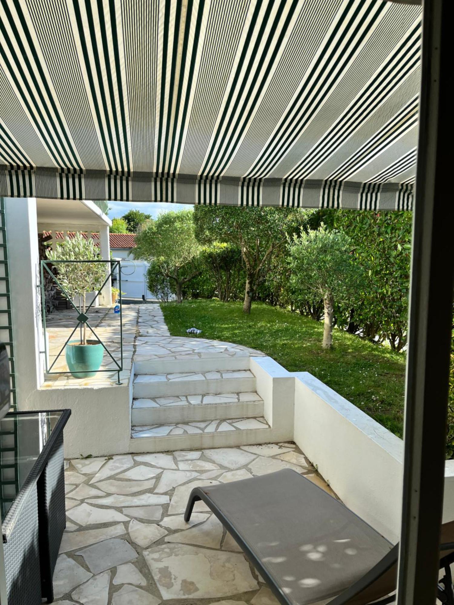 Charmant Petit Appartement Avec Sa Terrasse Privee Bayonne Bagian luar foto